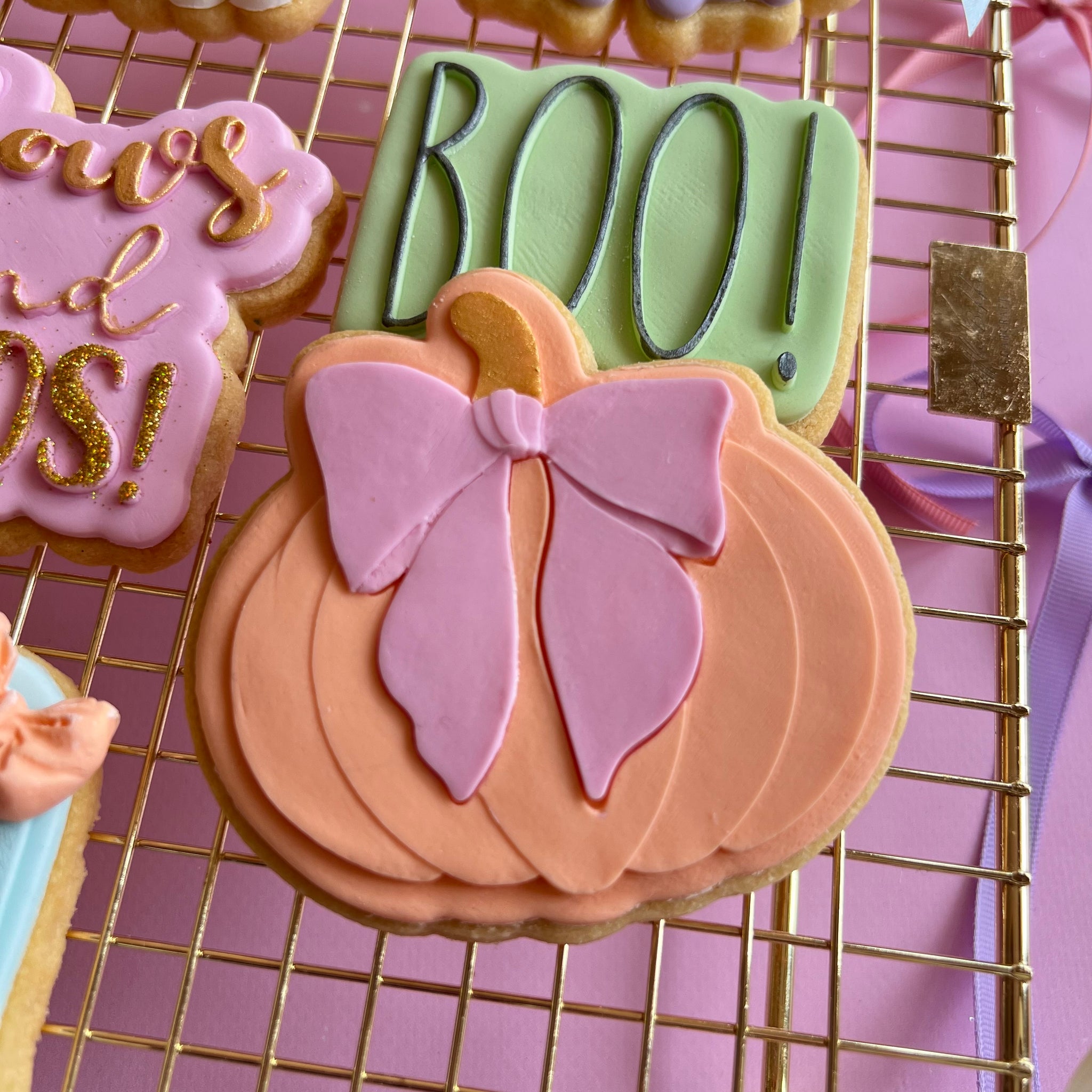 Bows & BOO's